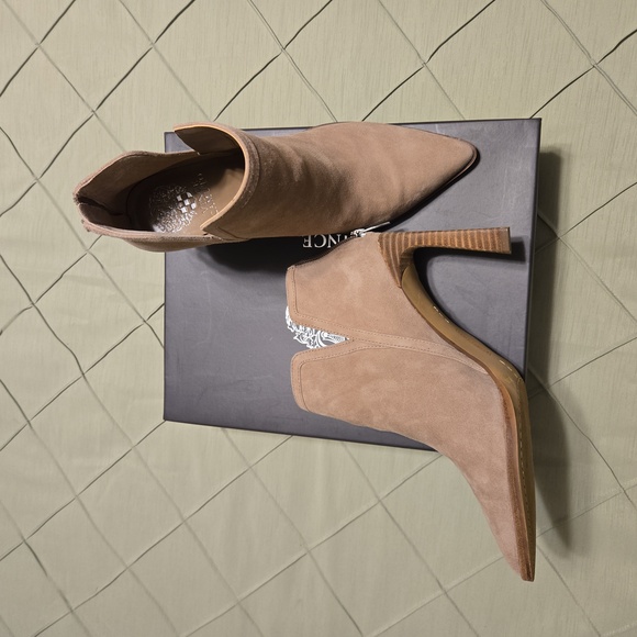 Vince Camuto Pentila booties. Tan suede,  size 8M - Picture 2 of 11